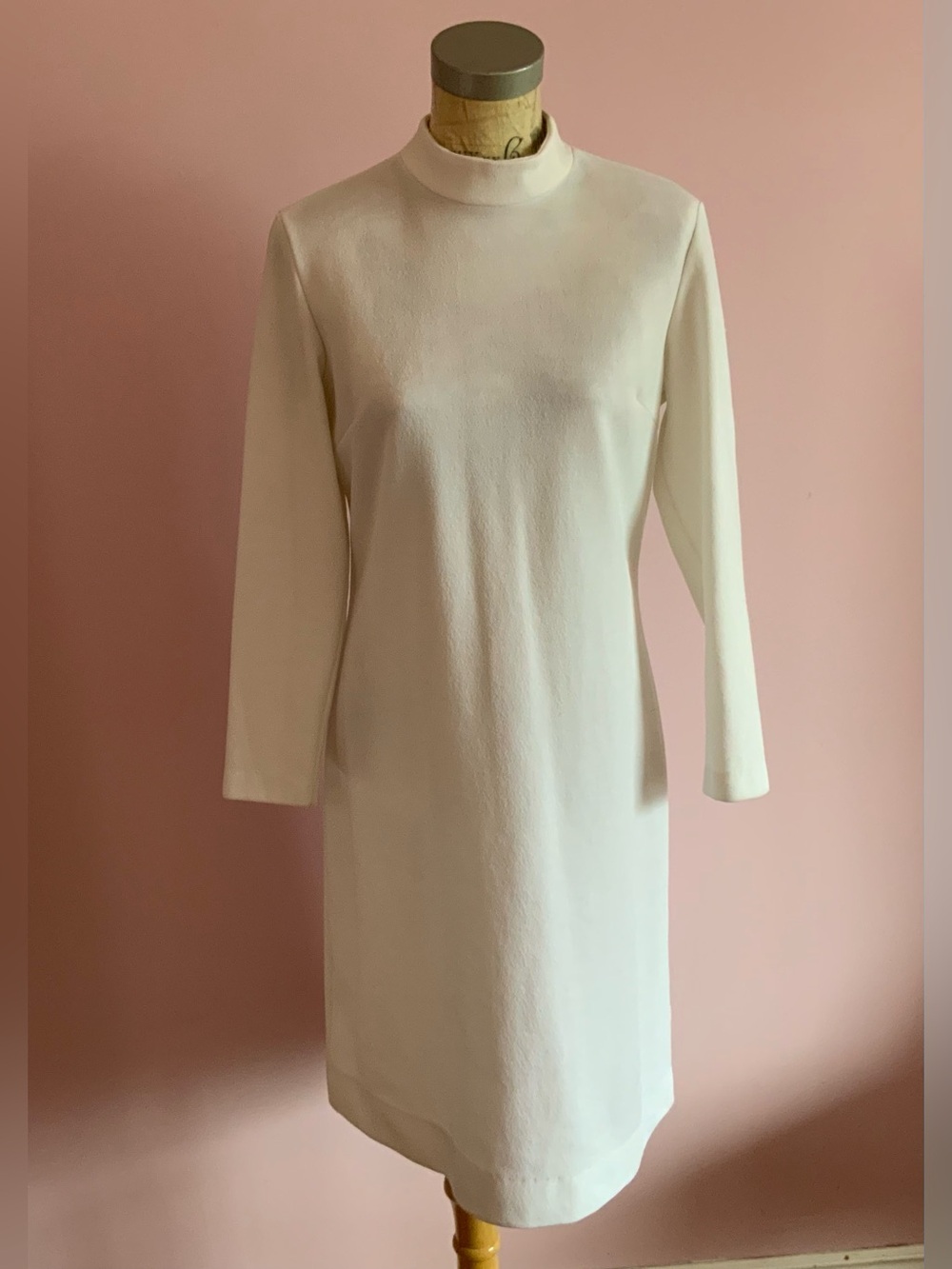 Vintage 70s White Long-Sleeve Shift Dress